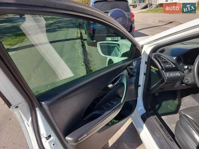 Белый Хендай Азера, объемом двигателя 3.3 л и пробегом 164 тыс. км за 11000 $, фото 11 на Automoto.ua