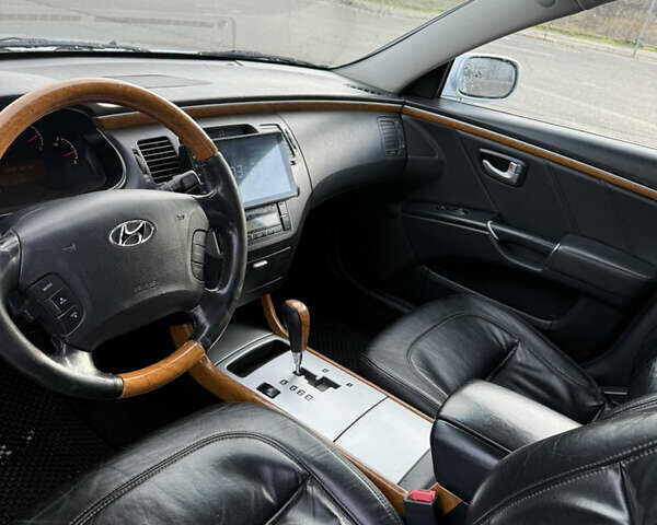 Серый Хендай Азера, объемом двигателя 3.3 л и пробегом 350 тыс. км за 4850 $, фото 9 на Automoto.ua