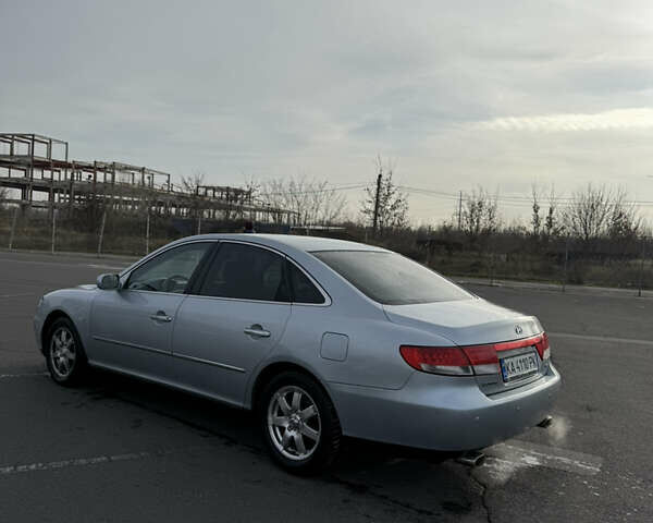 Серый Хендай Азера, объемом двигателя 3.3 л и пробегом 350 тыс. км за 4850 $, фото 5 на Automoto.ua