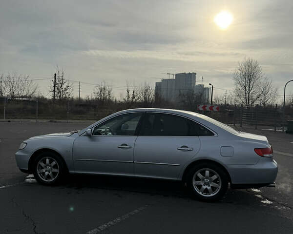 Серый Хендай Азера, объемом двигателя 3.3 л и пробегом 350 тыс. км за 4850 $, фото 6 на Automoto.ua
