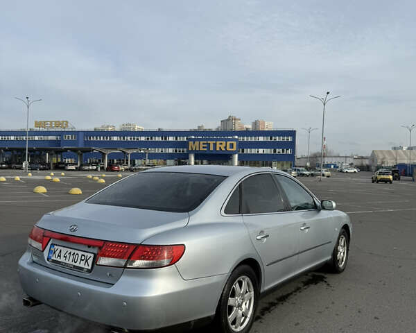 Серый Хендай Азера, объемом двигателя 3.3 л и пробегом 350 тыс. км за 4850 $, фото 3 на Automoto.ua