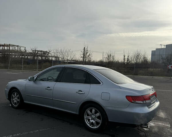 Серый Хендай Азера, объемом двигателя 3.3 л и пробегом 350 тыс. км за 4850 $, фото 15 на Automoto.ua