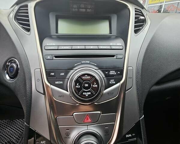 Сірий Хендай Азера, об'ємом двигуна 3 л та пробігом 196 тис. км за 9550 $, фото 46 на Automoto.ua