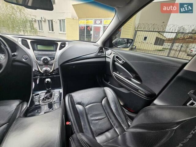 Сірий Хендай Азера, об'ємом двигуна 3 л та пробігом 196 тис. км за 9550 $, фото 27 на Automoto.ua