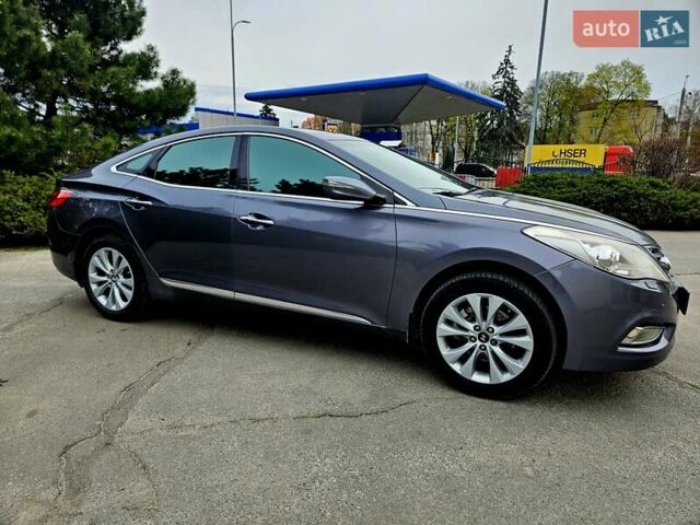Сірий Хендай Азера, об'ємом двигуна 3 л та пробігом 196 тис. км за 9550 $, фото 7 на Automoto.ua