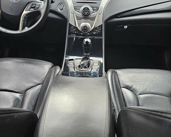 Сірий Хендай Азера, об'ємом двигуна 3 л та пробігом 196 тис. км за 9550 $, фото 30 на Automoto.ua