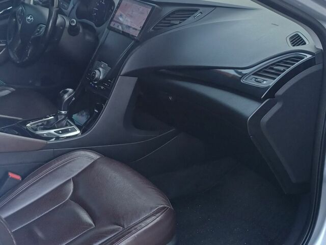 Серый Хендай Азера, объемом двигателя 3 л и пробегом 200 тыс. км за 263 $, фото 15 на Automoto.ua