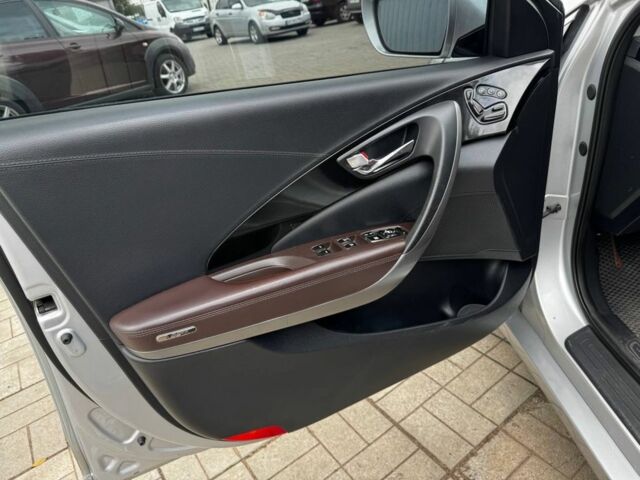 Серый Хендай Азера, объемом двигателя 3 л и пробегом 179 тыс. км за 10500 $, фото 7 на Automoto.ua