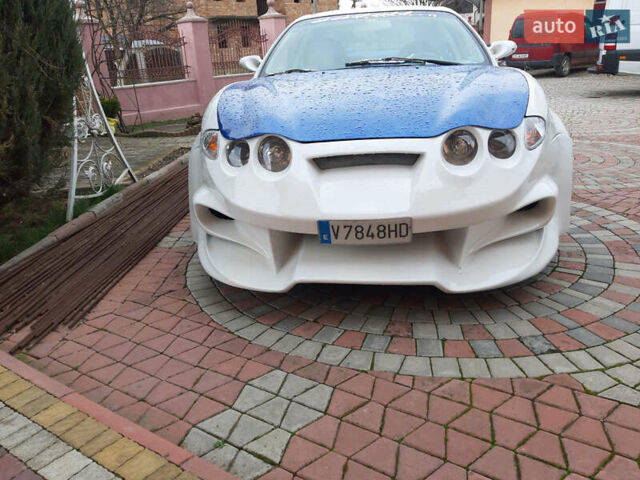 Белый Хендай Купе, объемом двигателя 1.6 л и пробегом 110 тыс. км за 6500 $, фото 1 на Automoto.ua