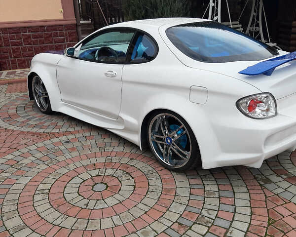 Белый Хендай Купе, объемом двигателя 1.6 л и пробегом 110 тыс. км за 6500 $, фото 10 на Automoto.ua