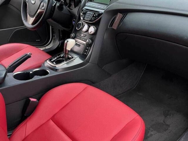 Белый Хендай Купе, объемом двигателя 2 л и пробегом 113 тыс. км за 11500 $, фото 16 на Automoto.ua