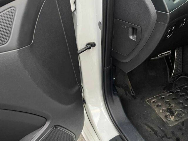 Белый Хендай Купе, объемом двигателя 2 л и пробегом 113 тыс. км за 11500 $, фото 19 на Automoto.ua