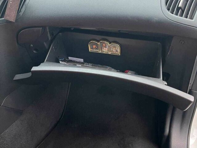 Белый Хендай Купе, объемом двигателя 2 л и пробегом 113 тыс. км за 11500 $, фото 20 на Automoto.ua