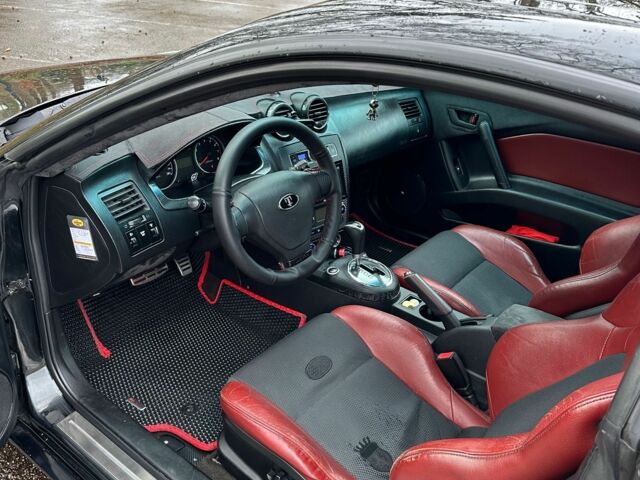 Чорний Хендай Купе, об'ємом двигуна 2 л та пробігом 198 тис. км за 8152 $, фото 7 на Automoto.ua