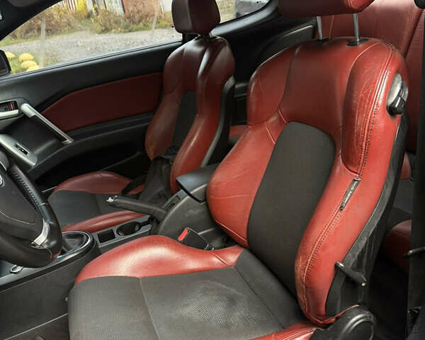 Черный Хендай Купе, объемом двигателя 2.66 л и пробегом 110 тыс. км за 4499 $, фото 13 на Automoto.ua