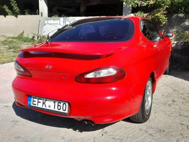 Красный Хендай Купе, объемом двигателя 2 л и пробегом 258 тыс. км за 1700 $, фото 4 на Automoto.ua