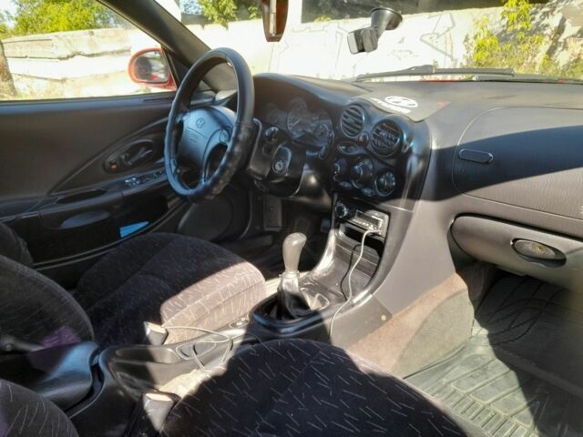 Красный Хендай Купе, объемом двигателя 2 л и пробегом 258 тыс. км за 1700 $, фото 6 на Automoto.ua