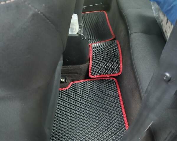 Червоний Хендай Купе, об'ємом двигуна 1.98 л та пробігом 156 тис. км за 6500 $, фото 16 на Automoto.ua