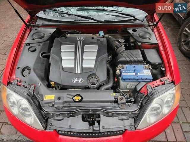 Красный Хендай Купе, объемом двигателя 2.7 л и пробегом 200 тыс. км за 5800 $, фото 13 на Automoto.ua