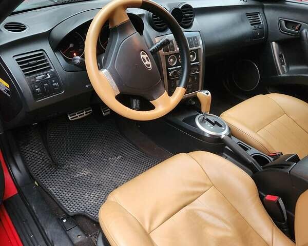 Красный Хендай Купе, объемом двигателя 2.7 л и пробегом 200 тыс. км за 5800 $, фото 5 на Automoto.ua