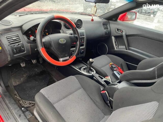 Красный Хендай Купе, объемом двигателя 16 л и пробегом 250 тыс. км за 4190 $, фото 7 на Automoto.ua