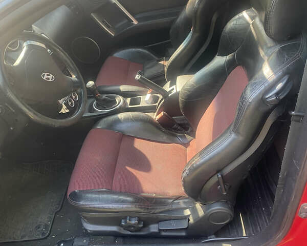 Червоний Хендай Купе, об'ємом двигуна 1.98 л та пробігом 240 тис. км за 5500 $, фото 7 на Automoto.ua