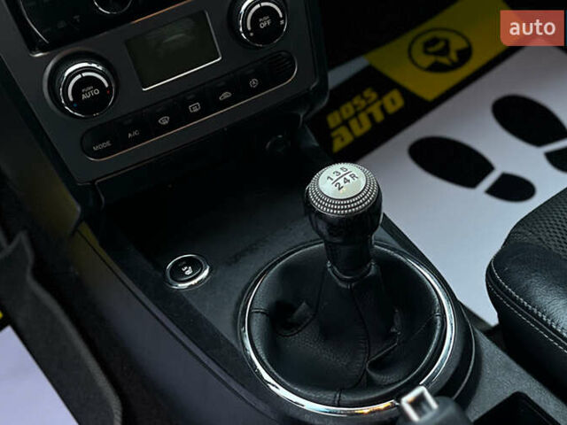 Красный Хендай Купе, объемом двигателя 2 л и пробегом 170 тыс. км за 6500 $, фото 14 на Automoto.ua