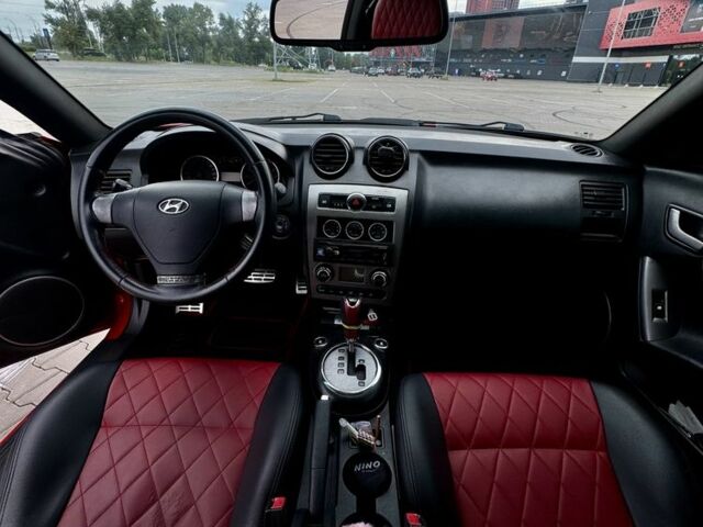 Красный Хендай Купе, объемом двигателя 2 л и пробегом 180 тыс. км за 9500 $, фото 10 на Automoto.ua