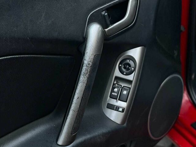 Красный Хендай Купе, объемом двигателя 2 л и пробегом 170 тыс. км за 6500 $, фото 12 на Automoto.ua