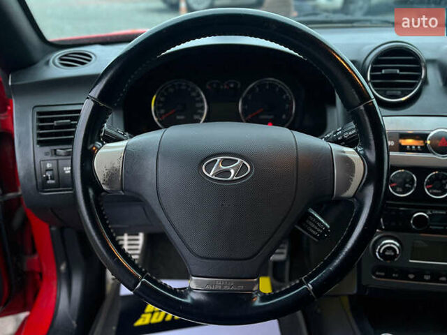 Красный Хендай Купе, объемом двигателя 2 л и пробегом 170 тыс. км за 6500 $, фото 9 на Automoto.ua