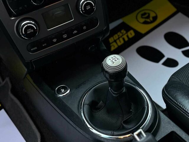 Красный Хендай Купе, объемом двигателя 2 л и пробегом 170 тыс. км за 6500 $, фото 14 на Automoto.ua