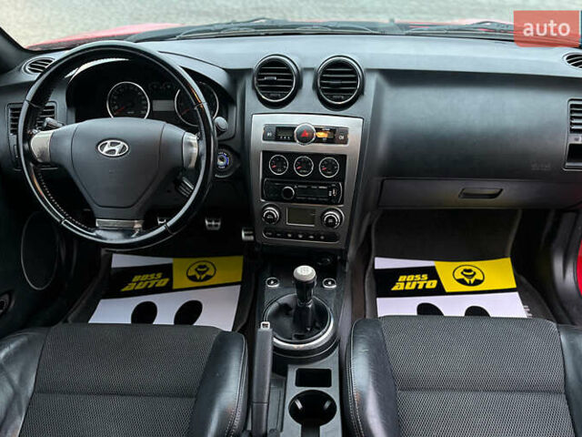 Красный Хендай Купе, объемом двигателя 2 л и пробегом 170 тыс. км за 6500 $, фото 10 на Automoto.ua