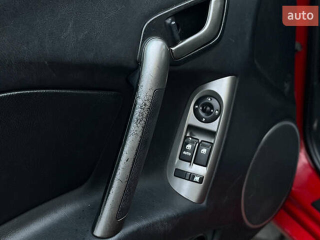 Красный Хендай Купе, объемом двигателя 2 л и пробегом 170 тыс. км за 6500 $, фото 12 на Automoto.ua