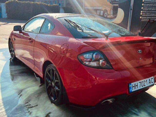 Красный Хендай Купе, объемом двигателя 2.7 л и пробегом 230 тыс. км за 5999 $, фото 2 на Automoto.ua