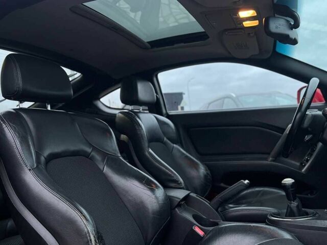 Красный Хендай Купе, объемом двигателя 2 л и пробегом 170 тыс. км за 6500 $, фото 19 на Automoto.ua