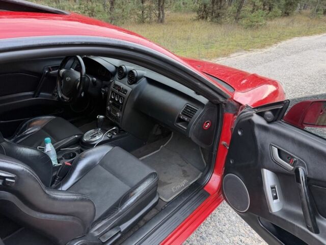 Червоний Хендай Купе, об'ємом двигуна 2 л та пробігом 175 тис. км за 5450 $, фото 9 на Automoto.ua