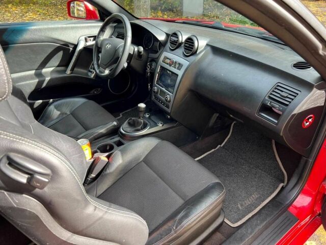 Хендай Купе 2008 в Киеве на Automoto.ua Красный Хендай Купе, объемом двигателя 2 л и пробегом 209 тыс. км за 6490 $, фото 14 на Automoto.ua