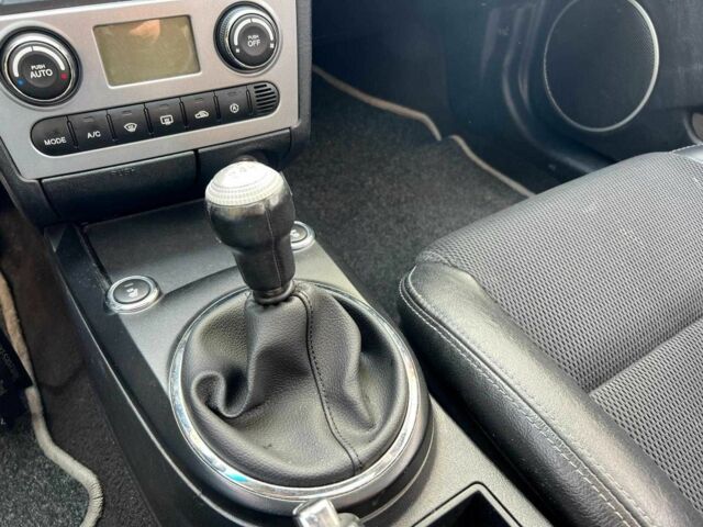 Хендай Купе 2008 в Киеве на Automoto.ua Красный Хендай Купе, объемом двигателя 2 л и пробегом 209 тыс. км за 6490 $, фото 12 на Automoto.ua