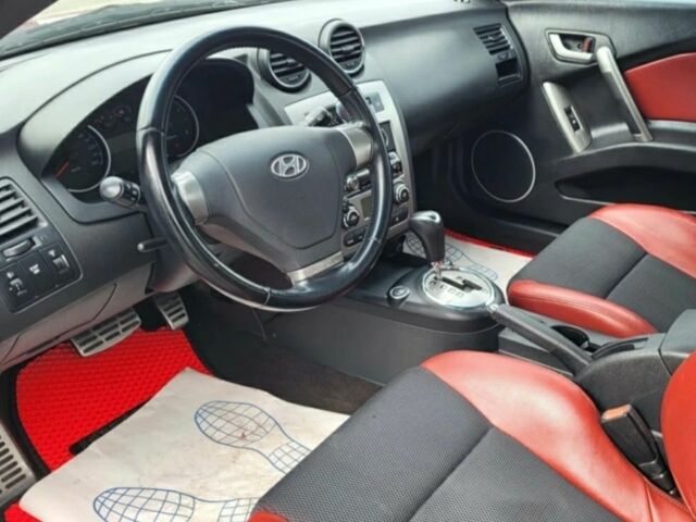 Червоний Хендай Купе, об'ємом двигуна 2 л та пробігом 219 тис. км за 2900 $, фото 7 на Automoto.ua