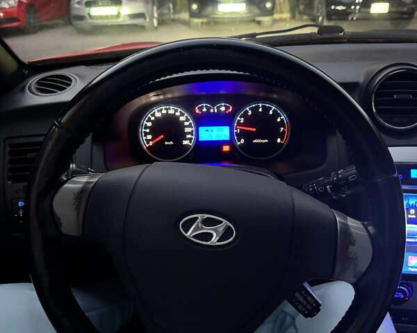 Хендай Купе 2008 в Харькове на Automoto.ua Красный Хендай Купе, объемом двигателя 1.98 л и пробегом 191 тыс. км за 7000 $, фото 5 на Automoto.ua