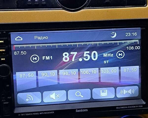 Жовтий Хендай Купе, об'ємом двигуна 1.98 л та пробігом 205 тис. км за 7200 $, фото 8 на Automoto.ua