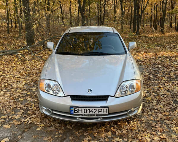 Сірий Хендай Купе, об'ємом двигуна 2 л та пробігом 144 тис. км за 4500 $, фото 2 на Automoto.ua