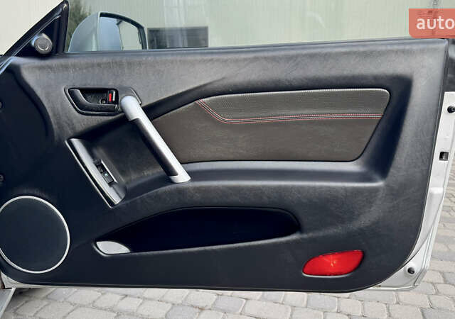 Серый Хендай Купе, объемом двигателя 2 л и пробегом 133 тыс. км за 5350 $, фото 67 на Automoto.ua