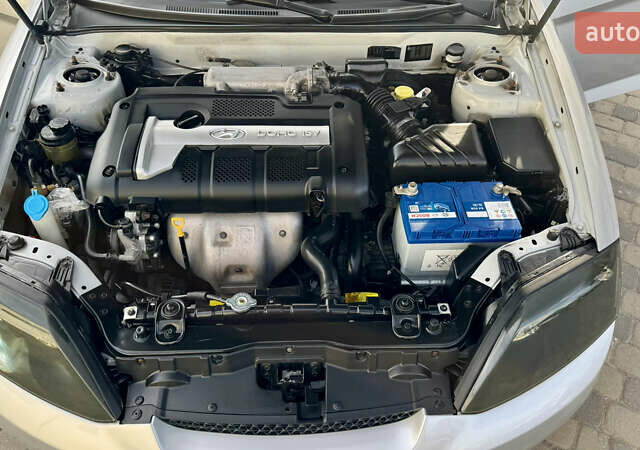 Серый Хендай Купе, объемом двигателя 2 л и пробегом 133 тыс. км за 5350 $, фото 70 на Automoto.ua