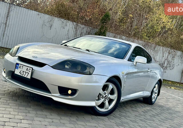 Серый Хендай Купе, объемом двигателя 2 л и пробегом 133 тыс. км за 5350 $, фото 3 на Automoto.ua