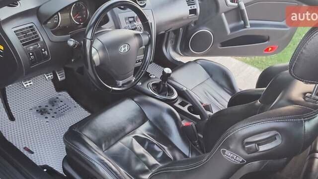 Сірий Хендай Купе, об'ємом двигуна 1.98 л та пробігом 166 тис. км за 7500 $, фото 13 на Automoto.ua