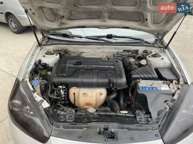 Сірий Хендай Купе, об'ємом двигуна 1.98 л та пробігом 195 тис. км за 6800 $, фото 8 на Automoto.ua