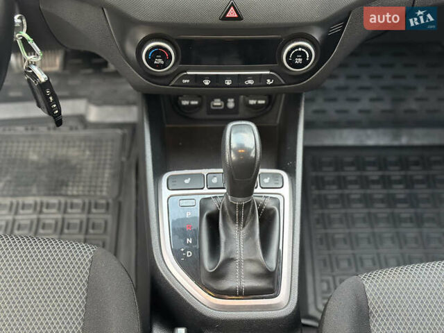 Хендай Крета 2016 в Киеве на Automoto.ua Серый Хендай Крета, объемом двигателя 1.6 л и пробегом 121 тыс. км за 14800 $, фото 34 на Automoto.ua