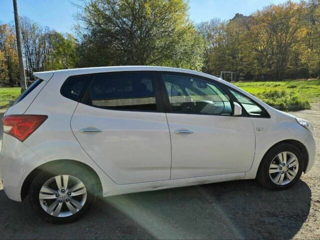 Белый Хендай Другая, объемом двигателя 1.4 л и пробегом 171 тыс. км за 6700 $, фото 2 на Automoto.ua