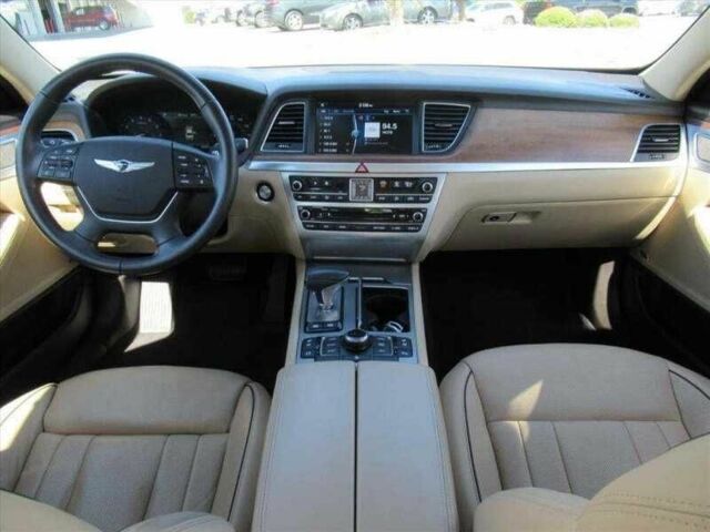 Белый Хендай Другая, объемом двигателя 3.8 л и пробегом 45 тыс. км за 3900 $, фото 5 на Automoto.ua